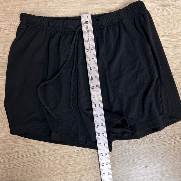 Black W shorts - Picture 4 of 9